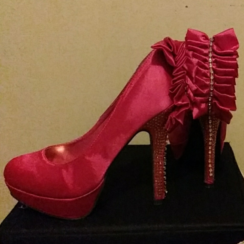Liliana Pink Ruffled Gold Studa Platforms